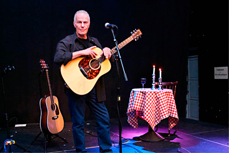 Allan on stage in memoriam John Wrigh